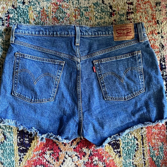 Levi’s high waisted button fly shorts size 34💙🦋💙 - Picture 2 of 5